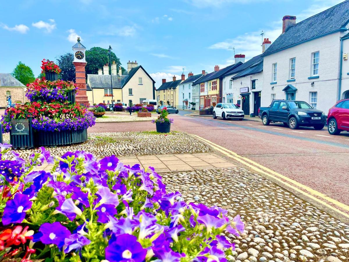 Penderi House Usk With Cymru Holidays Exterior photo
