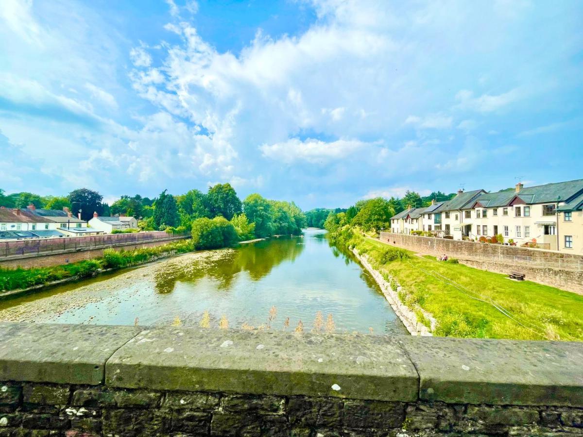 Penderi House Usk With Cymru Holidays Exterior photo